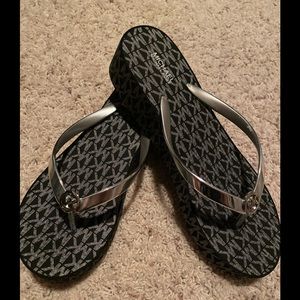 NWT Mk thong sandal